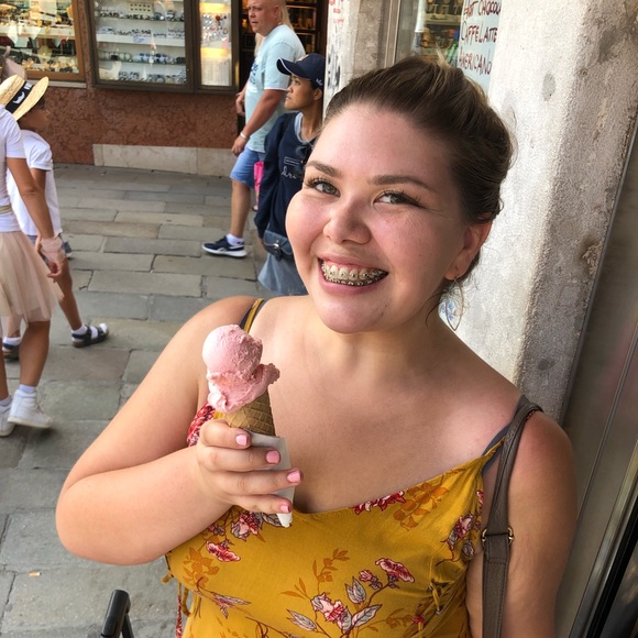 Meet your Posher, Ivy - Picture 2 of 2